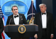 Trump nói sẵn sàng rút đề cử Todd Blanche, chờ đến năm sau