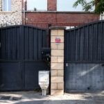 Người bị cáo buộc tuyển phụ nữ cho Jeffrey Epstein chết tại nhà ở Pháp
