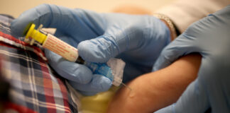 Bà mẹ lan truyền ‘con chết vì chích vaccine’ bị truy tố tội giết con