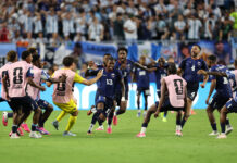 Từ khóa ‘Cape Verde’ và ‘định vị’ quốc gia bé nhỏ trên lá cờ trao tay Messi