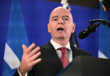 Khi Gianni Infantino bay quá gần ‘mặt trời’