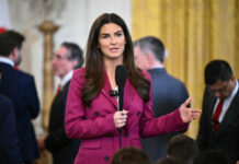 Kaitlan Collins, nữ ký giả ‘không biết cười’