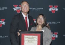 Tiến sĩ gốc Việt Valdosta State University đoạt giải thưởng danh giá của trường