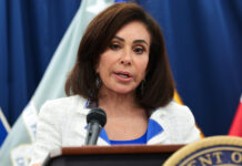 Công tố viên Jeanine Pirro sắp ‘mất ghế’ vì vụ Hồ Phản Chiếu?