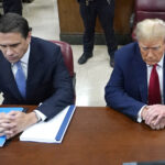 Trump đe sẽ đẩy ‘quỹ đen’ $1.8 trở lại nếu không chuẩn thuận Blanche