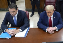 Trump đe sẽ đẩy ‘quỹ đen’ $1.8 trở lại nếu không chuẩn thuận Blanche