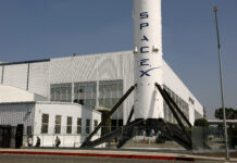 VinSpace của Phạm Nhật Vượng hợp tác với SpaceX để phóng vệ tinh đầu tiên
