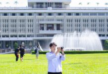 Sài Gòn: Vào Dinh Độc Lập chụp hình, du khách phải trả phí dù đã mua vé