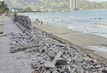 Lan can dọc bờ biển Nha Trang còn tốt, lãnh đạo cho đập bỏ làm lại