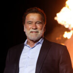 Arnold Schwarzenegger đóng ông già Noel trong ‘The Man with the Bag’