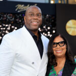 Kỷ niệm 35 năm ngày cưới, Magic Johnson gọi vợ là ‘người yêu vĩnh viễn’