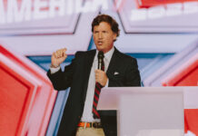 Tucker Carlson và giấc mơ đảng thứ ba