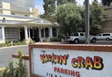 The Kickin’ Crab bị phạt $120,000 vì vi phạm Luật Đầu Tư Nhượng Quyền