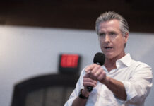 Newsom ký luật ngăn Trump can thiệp bầu cử tại California