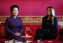Bành Lệ Viện nói tiếng Anh với Melania Trump, gây ‘nóng’ mạng xã hội