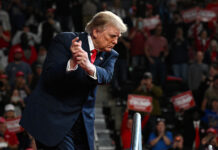 Hết Vịnh, đến Hồ, nay Trump muốn thêm ‘Trump Ocean’