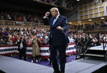 Trump kêu ‘bắt’ tờ NYT vì cách đưa tin cuộc vận động ở Ohio