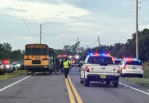 Tai nạn xe buýt chở học sinh ở Florida, 2 người chết, gồm 1 nữ sinh