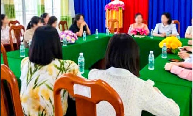 Bênh cháu bất chấp, bà Cà Mau xông vào lớp xé áo, đánh cô giáo