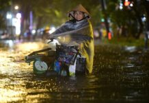 Sài Gòn có nơi ngập cả mét trong 2 đêm liên tiếp