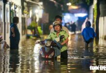 Chỉ có nước lên!