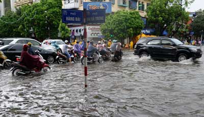 Flash floods kill 6 in Vietnam