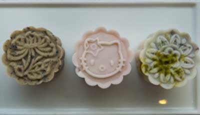 Banh Trung Thu take creative turns