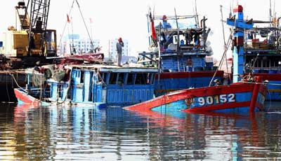 Vietnam accuses China of beating fishermen