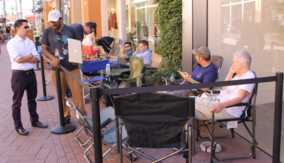 Customers line up for iPhone 6