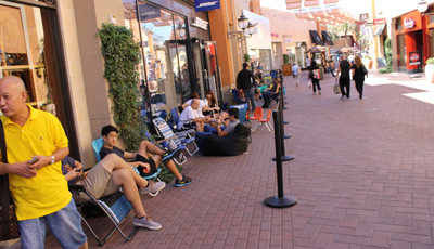 Customers line up for iPhone 6