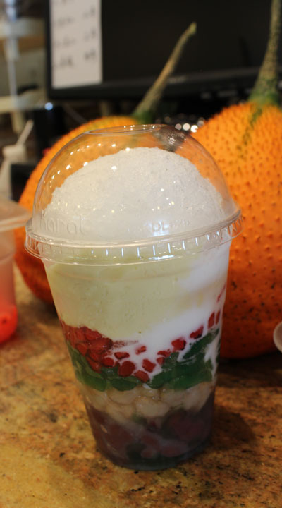 "three-colored-dessert" or "chè 3 màu" at Thạch Chè Mỹ Linh